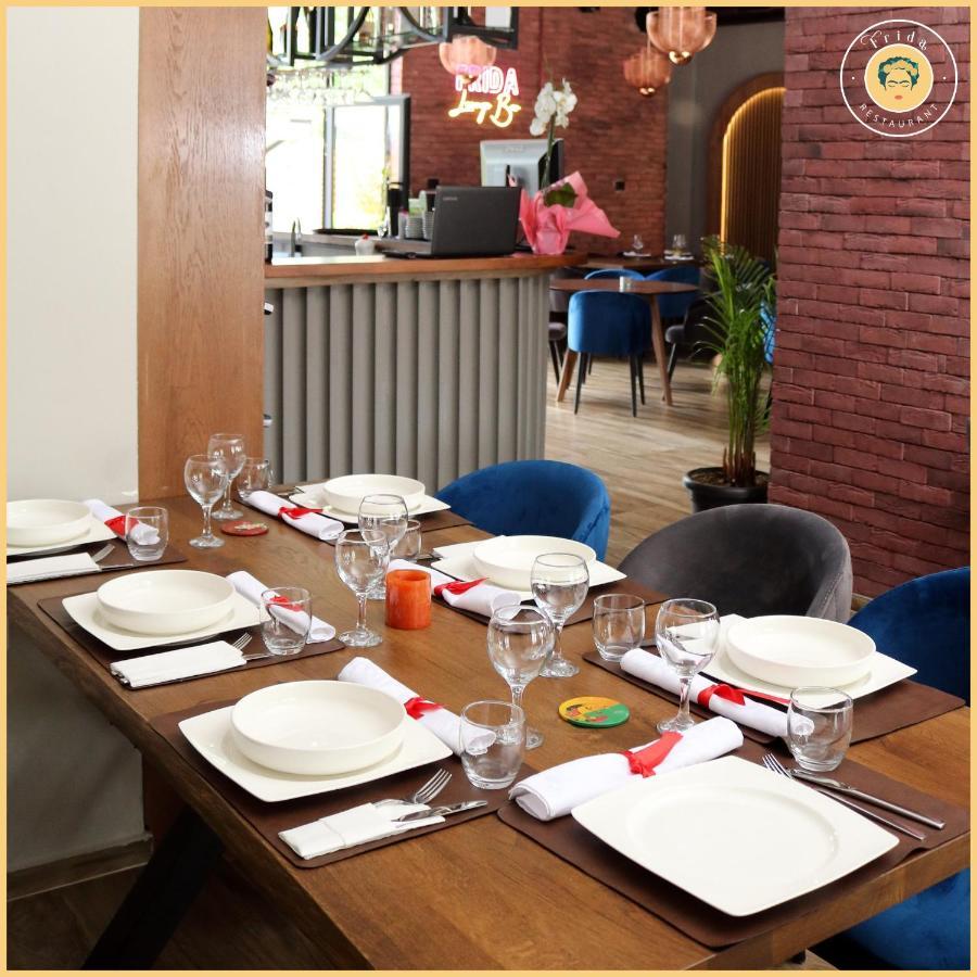Hotel & Restaurant Frida Gjakova Экстерьер фото