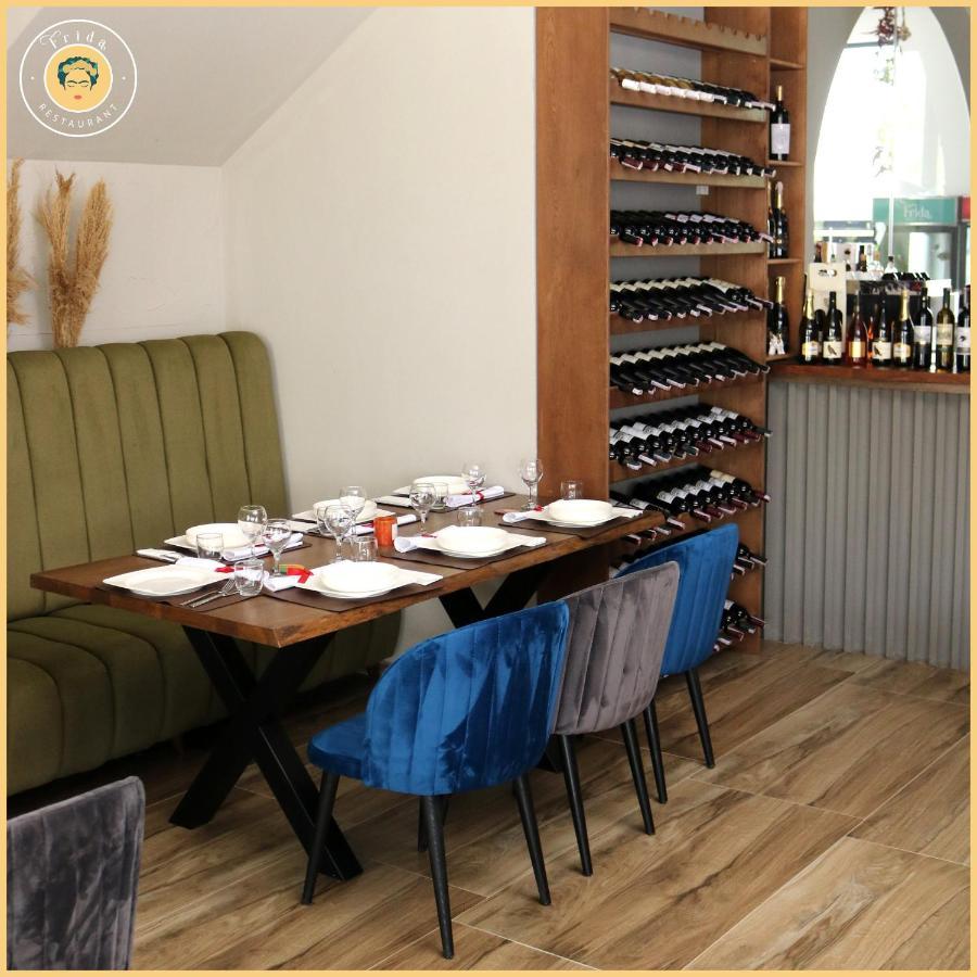 Hotel & Restaurant Frida Gjakova Экстерьер фото
