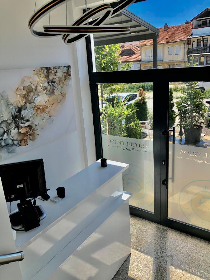 Hotel & Restaurant Frida Gjakova Экстерьер фото