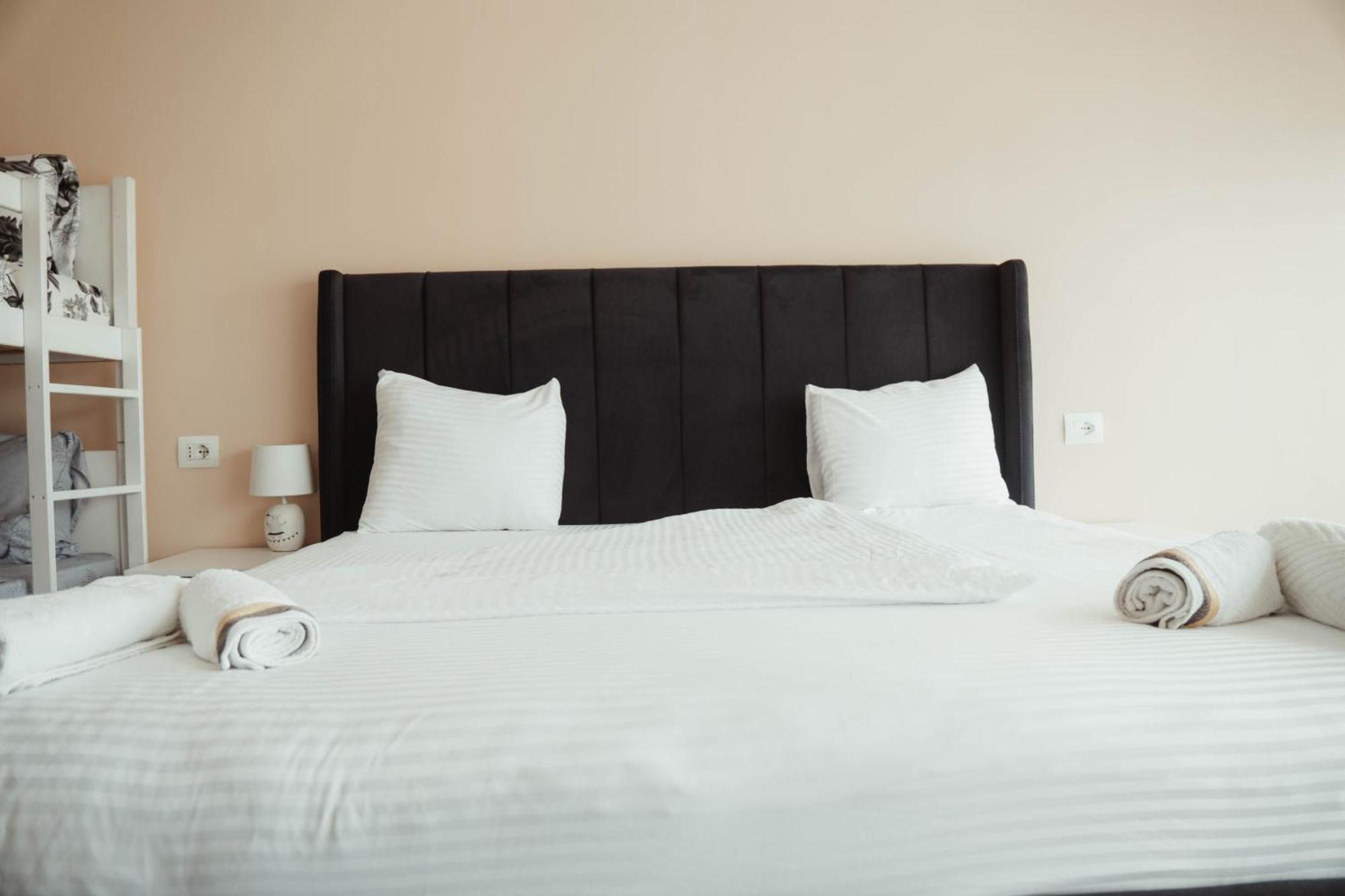 Hotel & Restaurant Frida Gjakova Экстерьер фото
