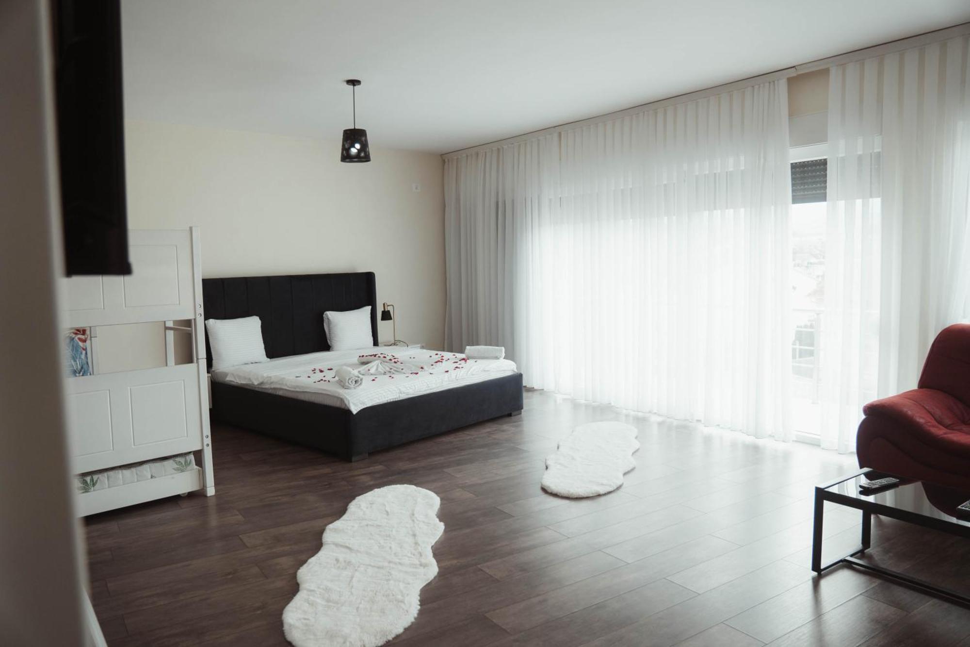 Hotel & Restaurant Frida Gjakova Экстерьер фото