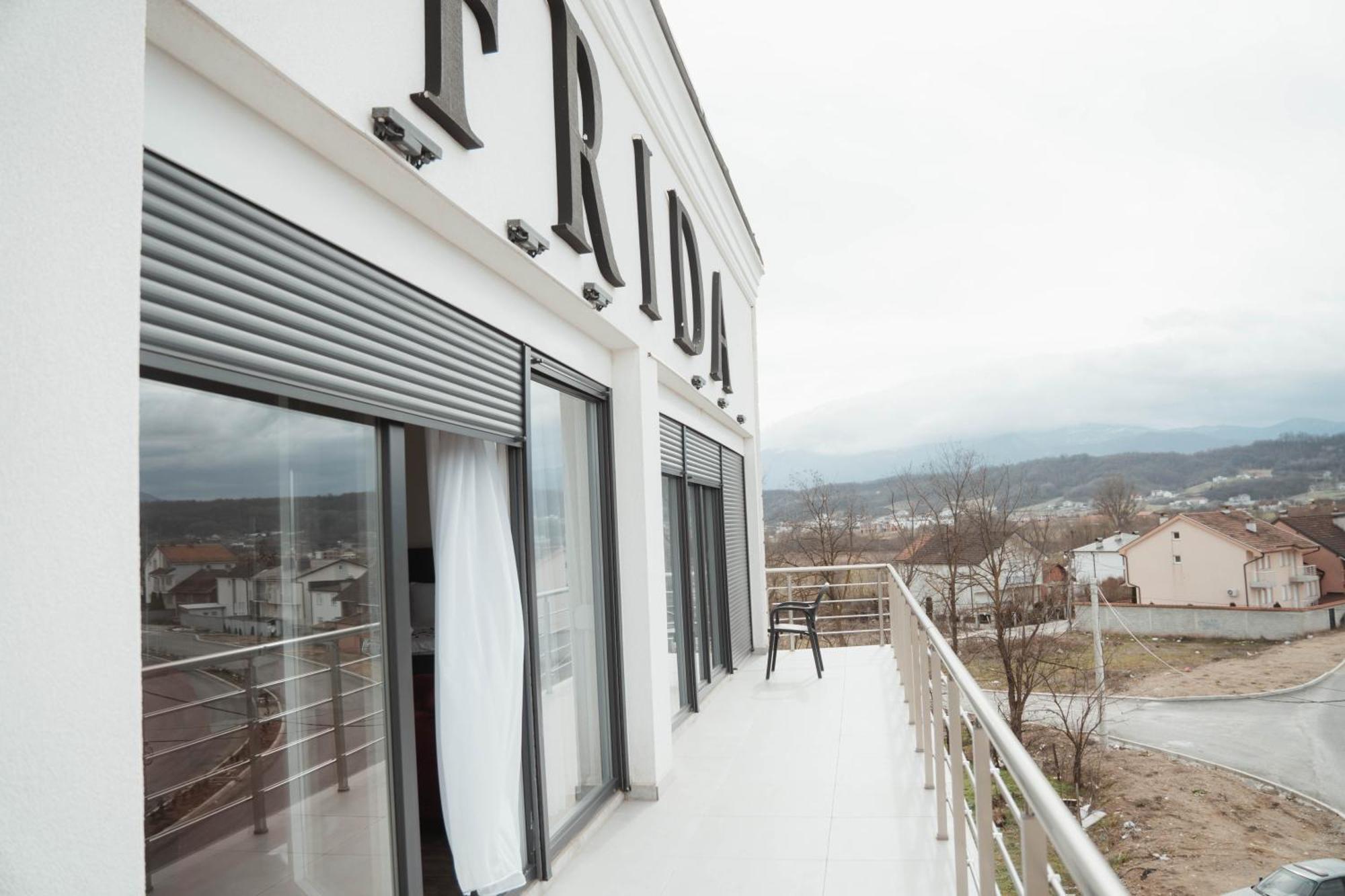 Hotel & Restaurant Frida Gjakova Экстерьер фото