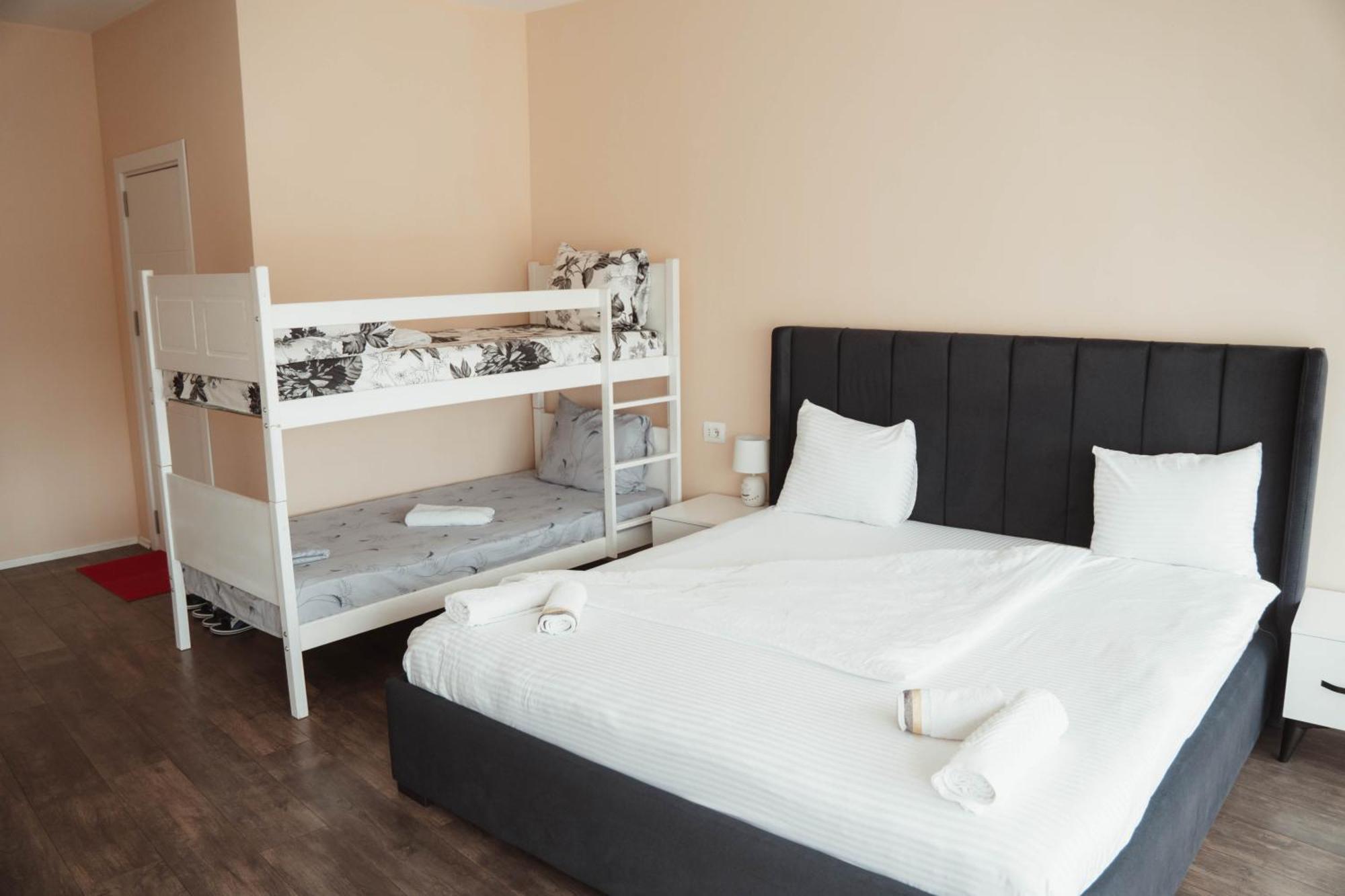 Hotel & Restaurant Frida Gjakova Экстерьер фото