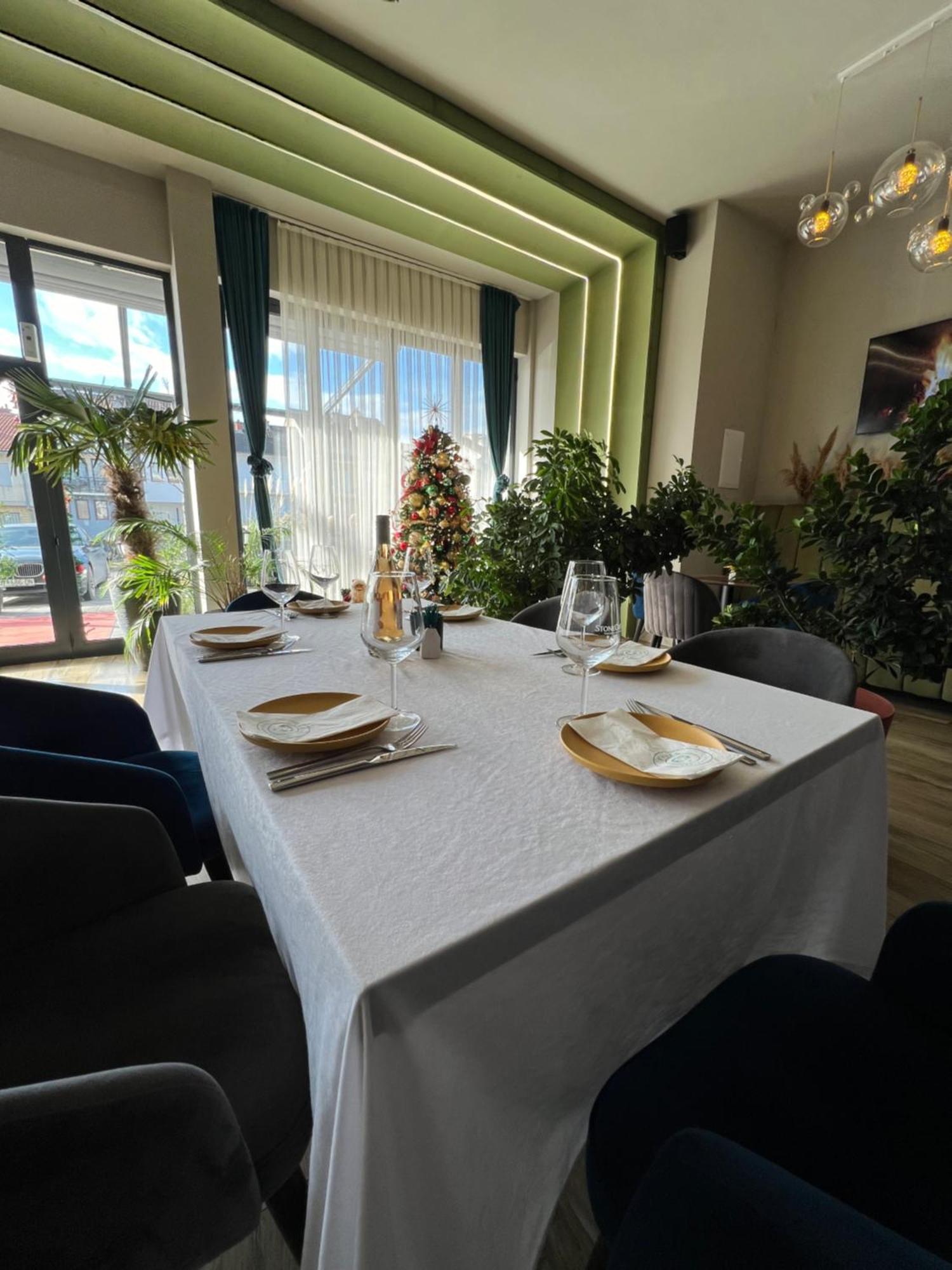 Hotel & Restaurant Frida Gjakova Экстерьер фото