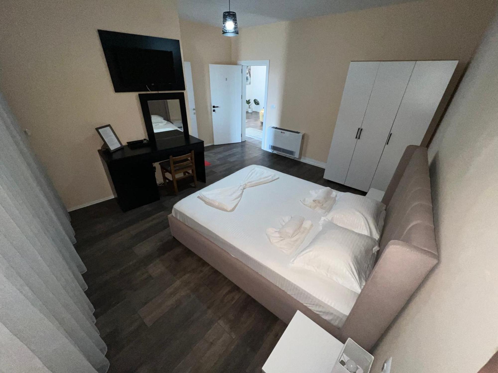 Hotel & Restaurant Frida Gjakova Экстерьер фото