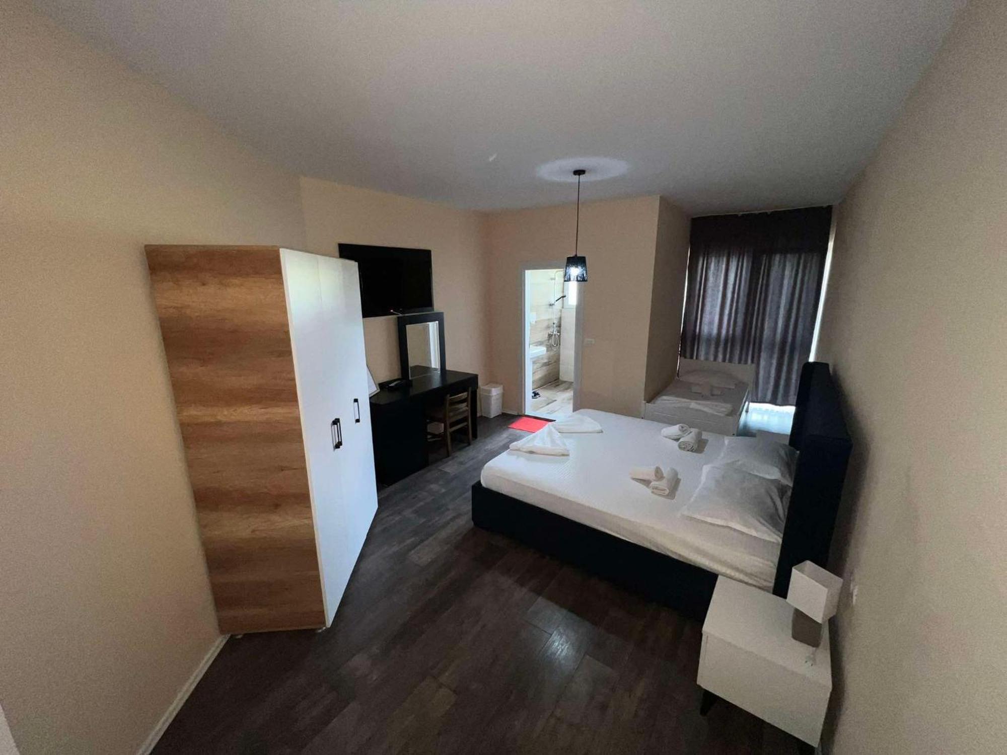 Hotel & Restaurant Frida Gjakova Экстерьер фото